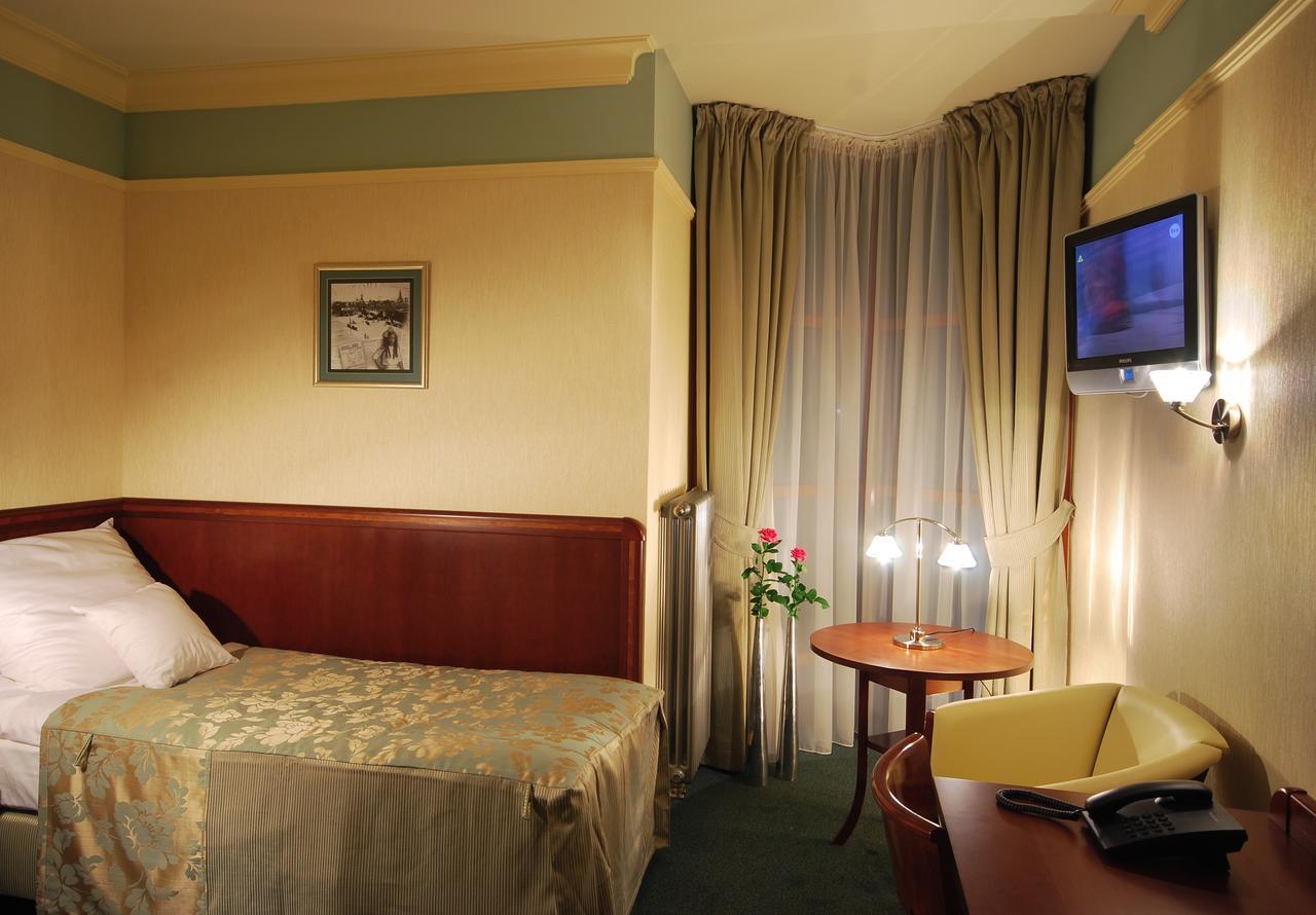 Hotel Victoria Wloclawek Bagian luar foto