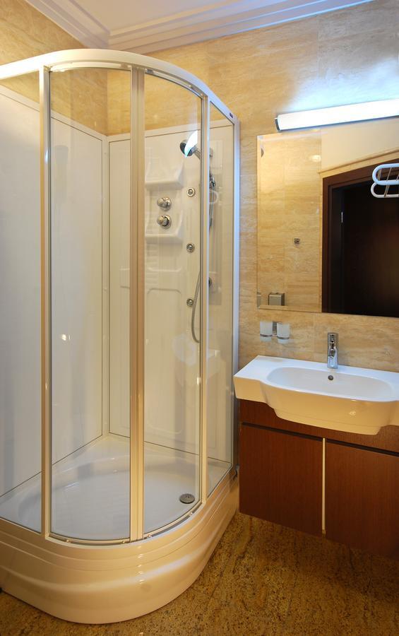Hotel Victoria Wloclawek Bagian luar foto